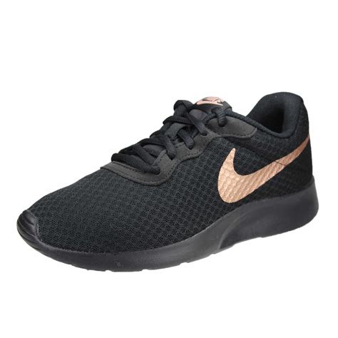 schwarze nike schuhe damen mit kupfer|nike black shirt.